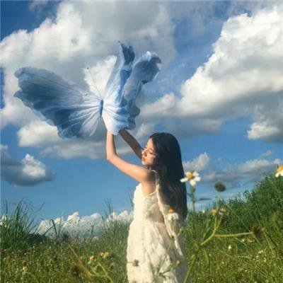 时装周T台实拍：天王之女出道颜值引争议，评论区两极分化